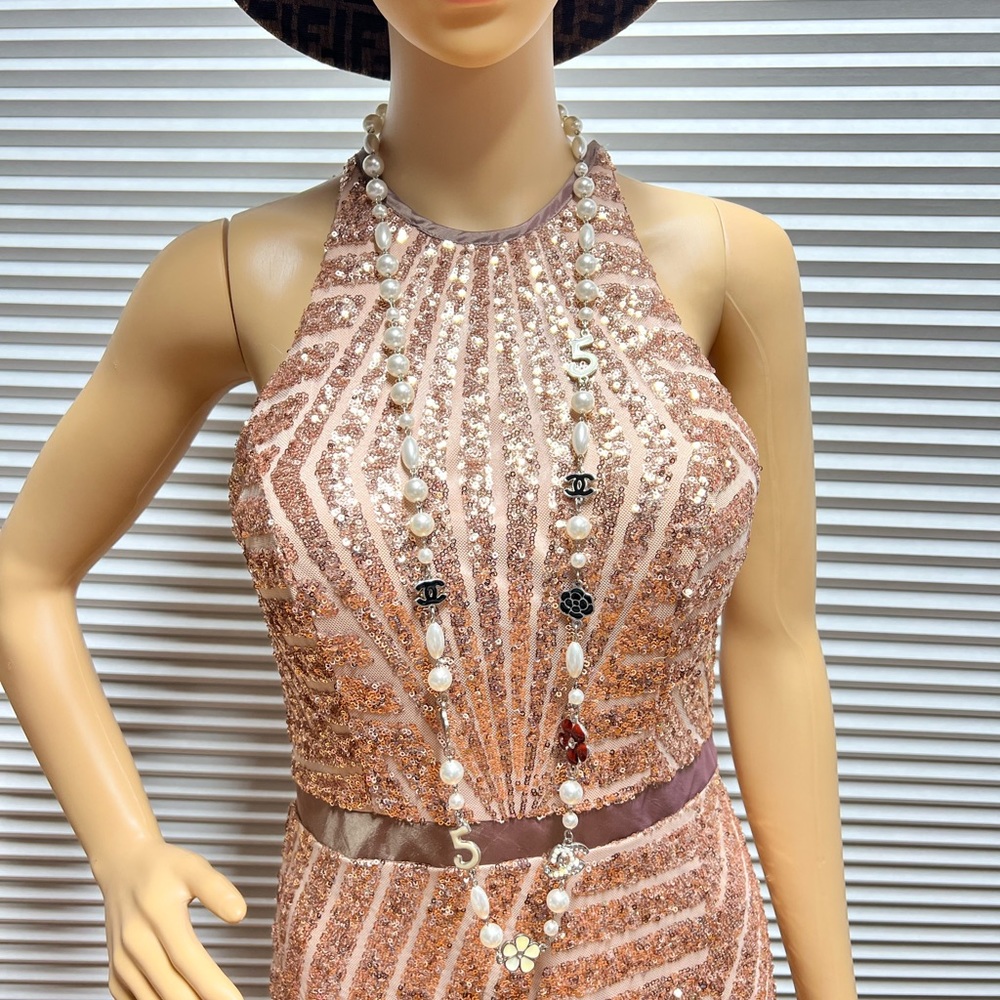 Royal queen collection gown size small